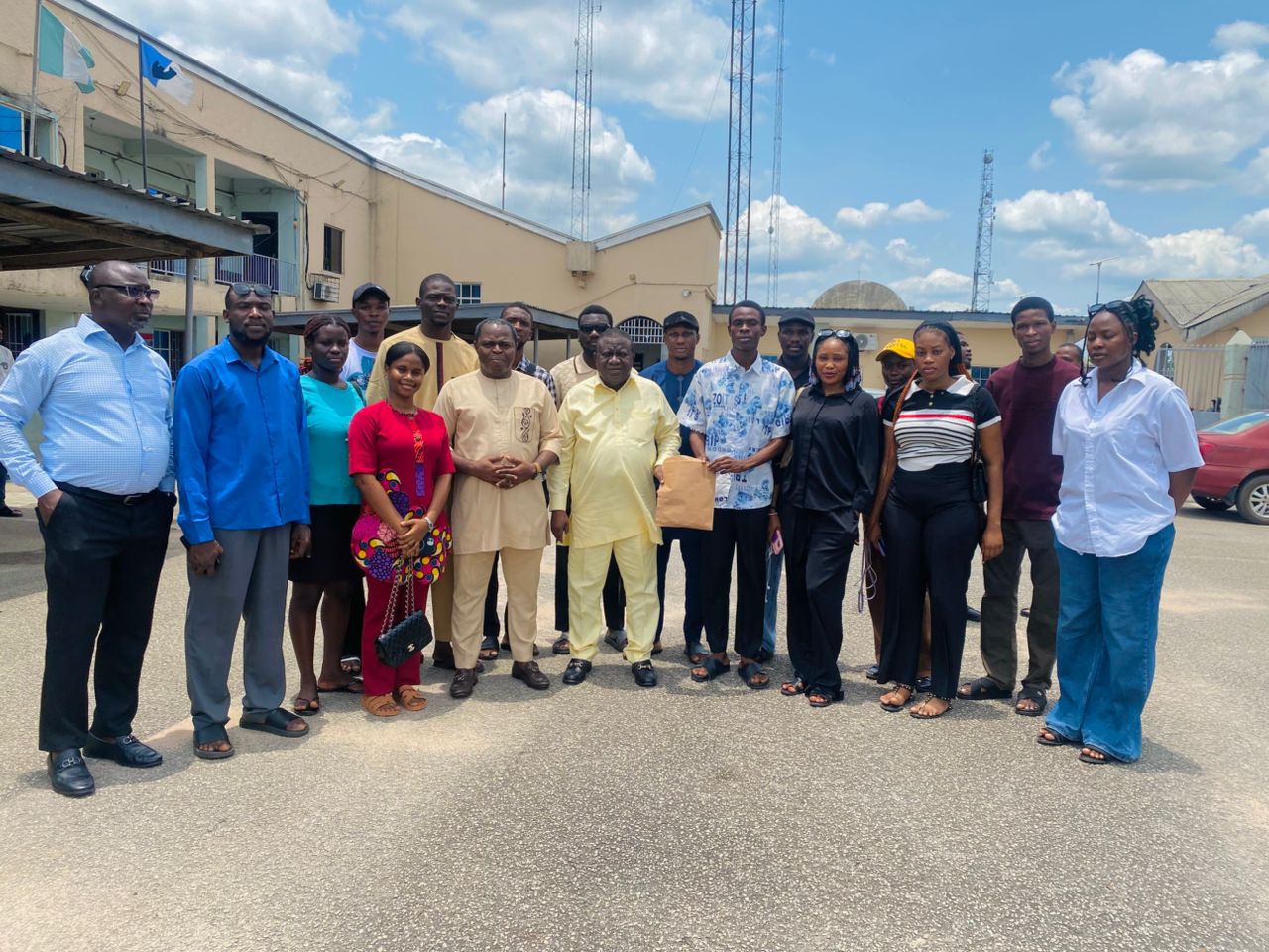 DELSU VC HANDEDOVER NEW SIENNA BUS TO SUG 